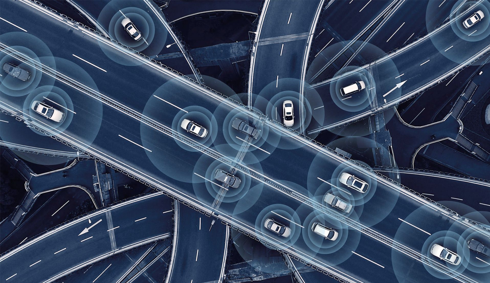 En motorväg med bilar ovanifrån